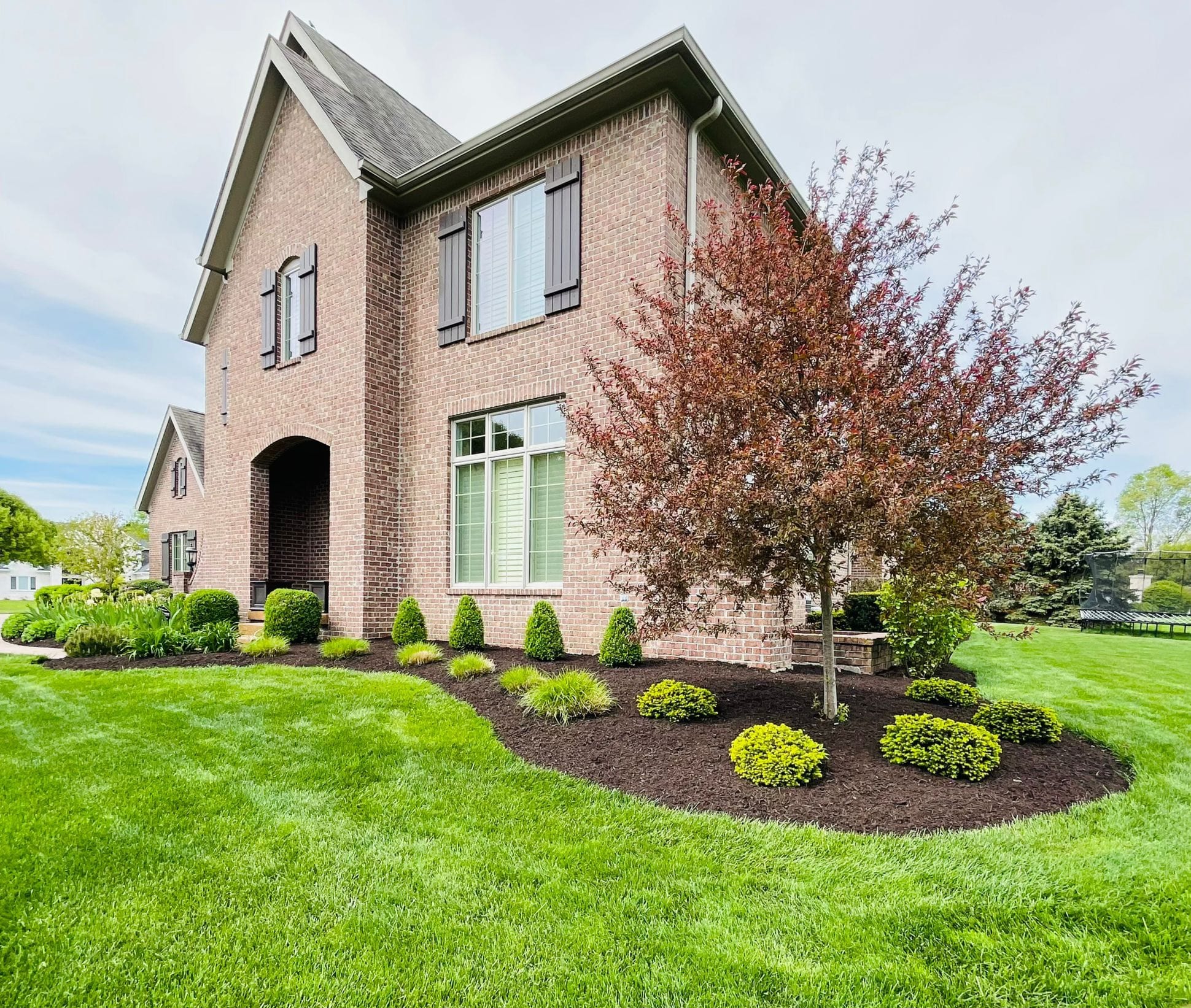 Landscape maintenance services in Indianapolis, IN