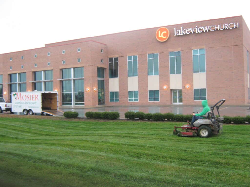 Commercial lawn mowing services in Indianapolis, IN