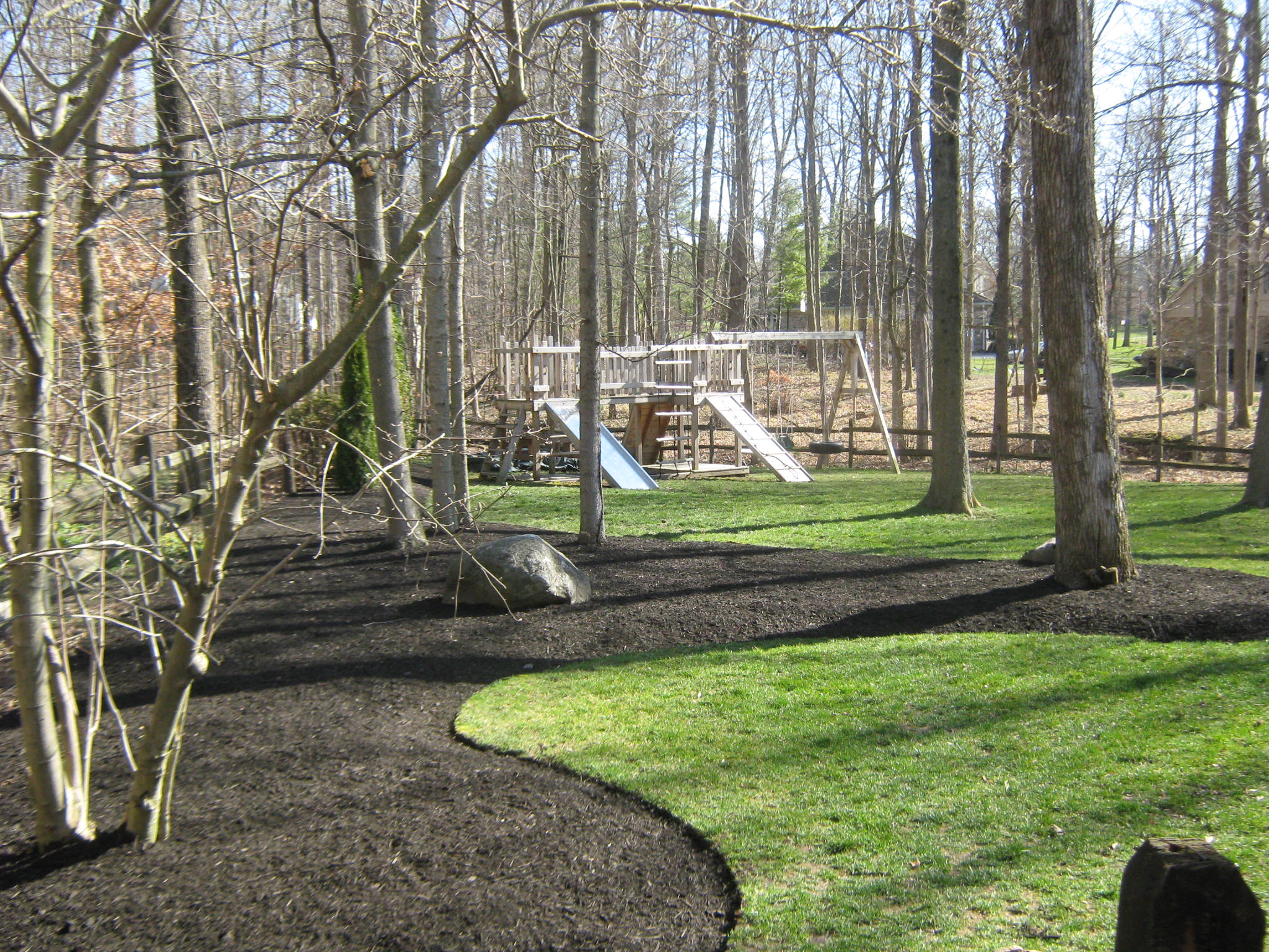 Mulch installation and refresh services in Indianapolis, IN