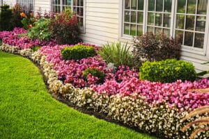 The Right Way to Edge Your Lawn & Landscape Beds
